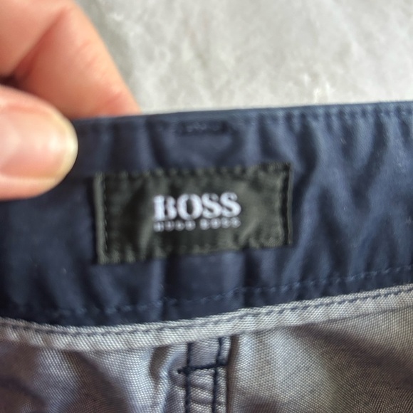Boss Navy Blue Relaxed Pants with Smooth Fabric
Waist 36
Length 32 - Picture 3 of 7